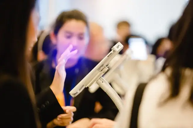 quiscos de auto impresion bmotik. Sistema de registro para eventos